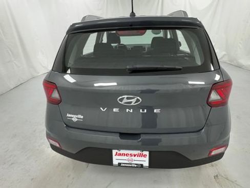 Used 2025 Hyundai Venue SEL FWD image 4