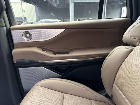 New 2025 Lincoln Navigator L Black Label image 17