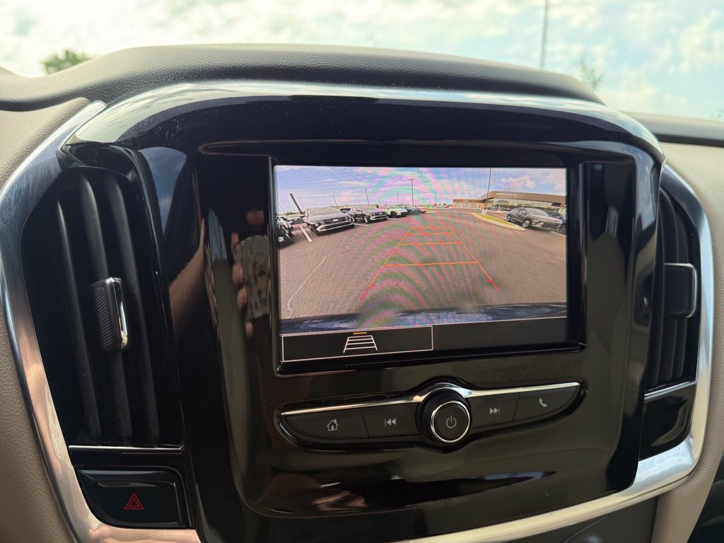 Used 2022 Chevrolet Traverse LS AWD/4WD image 16