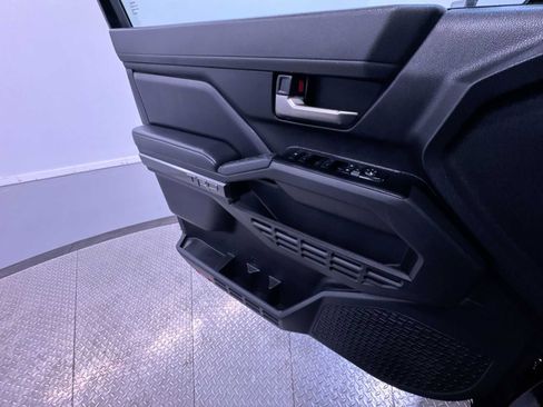 Used 2025 Toyota Tacoma TRD Off-Road image 31