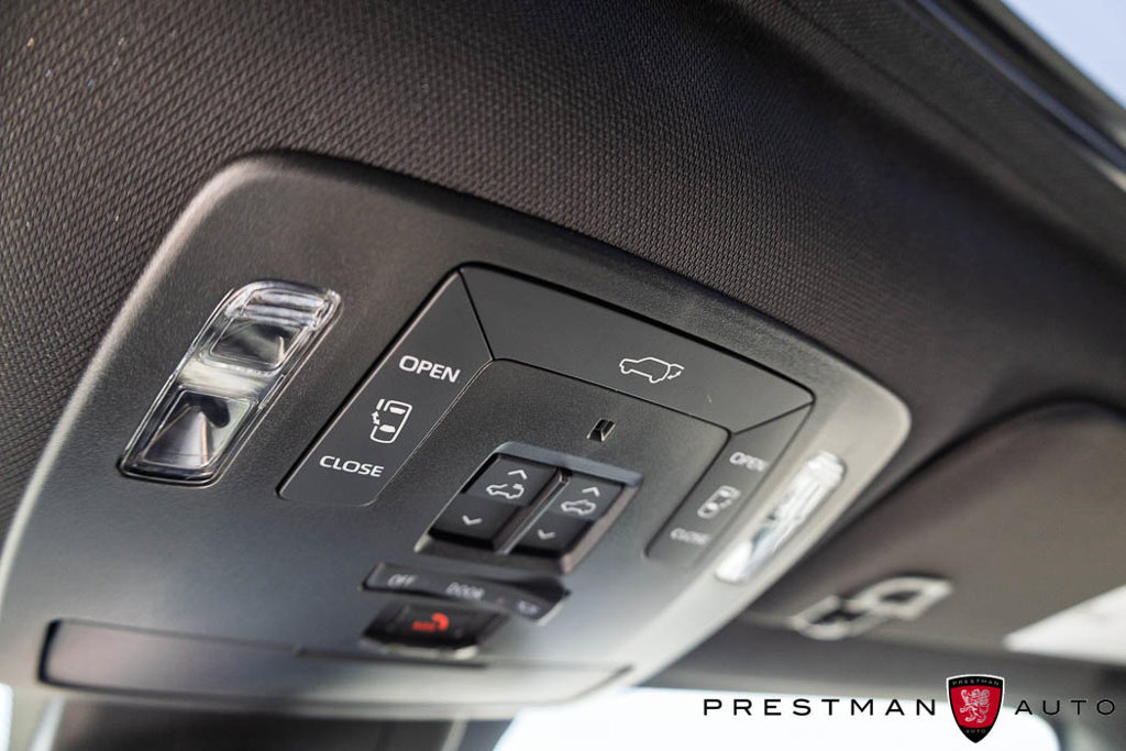 Used 2025 Toyota Sienna Platinum AWD/4WD image 13