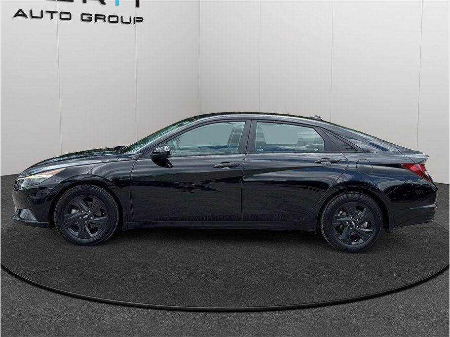 Used 2023 Hyundai Elantra SEL FWD image 5