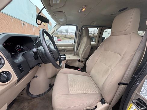 Used 2013 Ford E-350 and Econoline 350 XLT image 9