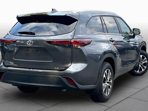 Used 2025 Toyota Highlander XLE w/ Protection Package #3 (TMS) AWD/4WD image 13