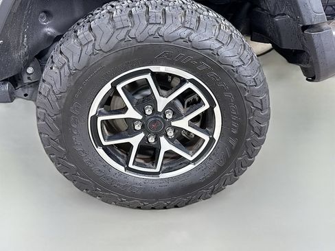 Used 2025 Jeep Wrangler Unlimited Rubicon AWD/4WD image 29