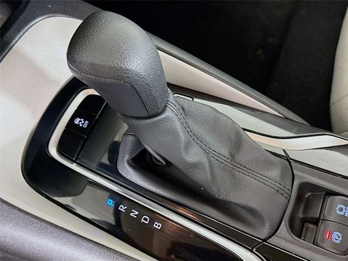 Used 2021 Toyota Corolla LE image 17