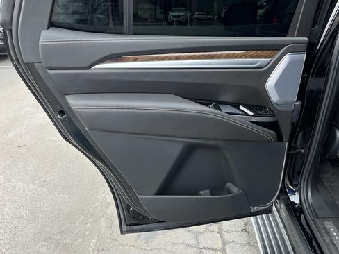 Used 2025 Cadillac Escalade Sport Platinum w/ LPO, ONYX Package image 19