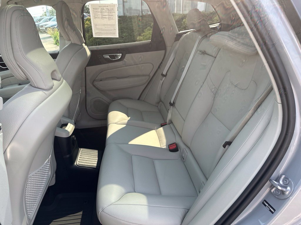 Certified 2025 Volvo XC60 T8 Core w/ Protection Package Premier AWD/4WD image 38