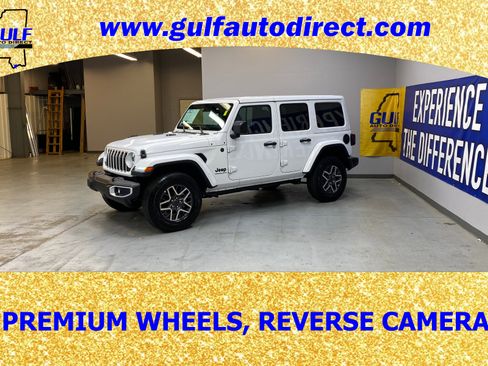 Used 2025 Jeep Wrangler Sahara image 5