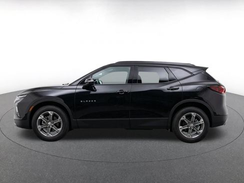 Used 2025 Chevrolet Blazer LT FWD image 4