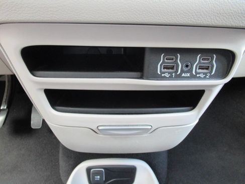 Certified 2022 Chrysler Voyager LX FWD image 24