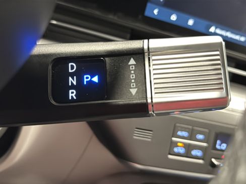 Used 2024 Hyundai Kona Limited AWD/4WD image 19