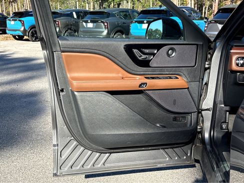 Used 2023 Lincoln Aviator Reserve w/ Equipment Group 201A image 27