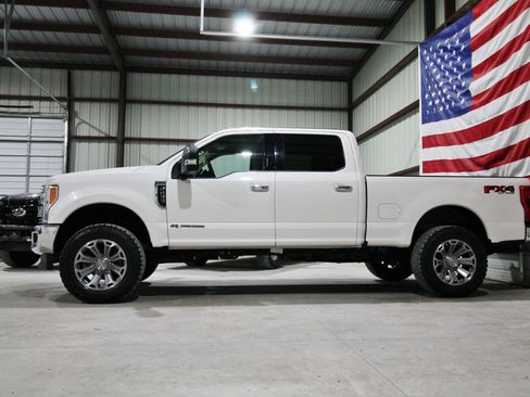 Used 2018 Ford F250 Lariat w/ Lariat Ultimate Package AWD/4WD image 5