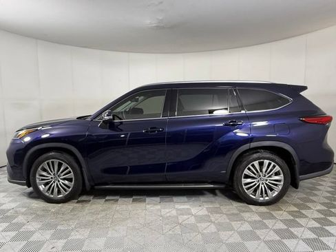 Used 2022 Toyota Highlander Platinum AWD/4WD image 3