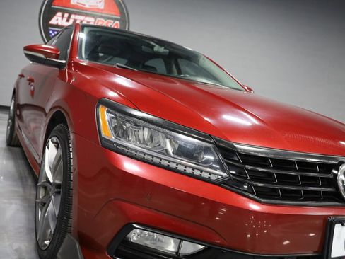 Used 2017 Volkswagen Passat 1.8T SEL Premium image 30