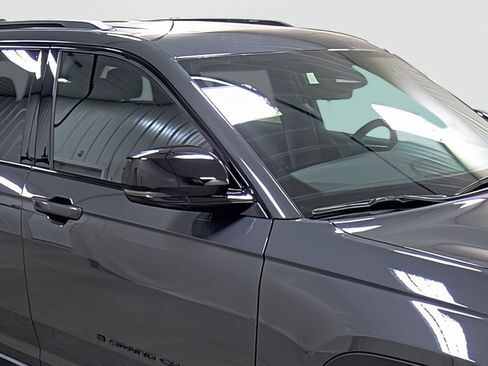 New 2025 Jeep Grand Cherokee 4WD image 15