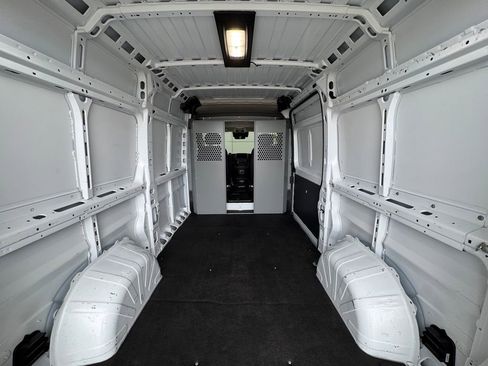 Used 2023 RAM ProMaster 2500 w/ Driver Convenience Group FWD image 21
