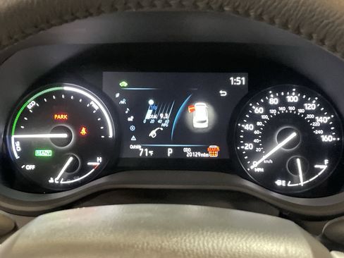 Used 2025 Toyota Sienna XLE image 21