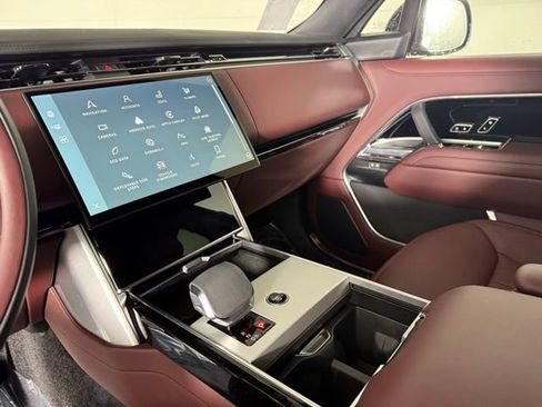 New 2025 Land Rover Range Rover SE image 25