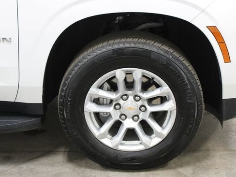 Used 2025 Chevrolet Suburban LT image 55