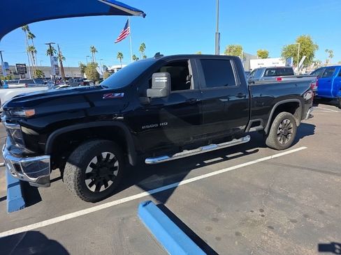 Used 2025 Chevrolet Silverado 2500 LT w/ Convenience Package image 11