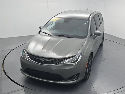 Used 2020 Chrysler Pacifica Touring w/ Advanced Safetytec Group FWD image 42
