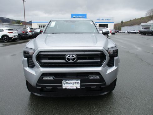 Used 2025 Toyota Tacoma SR5 AWD/4WD image 2
