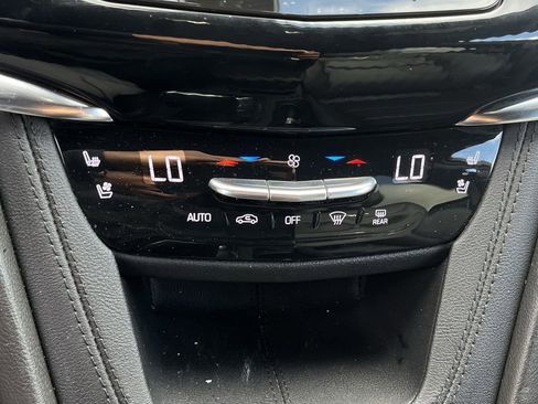 Used 2022 Cadillac XT6 Sport w/ Technology Package image 21