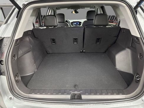 Used 2024 GMC Terrain SLT image 11