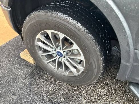 Used 2018 Ford F150 XLT w/ Equipment Group 302A Luxury AWD/4WD image 18