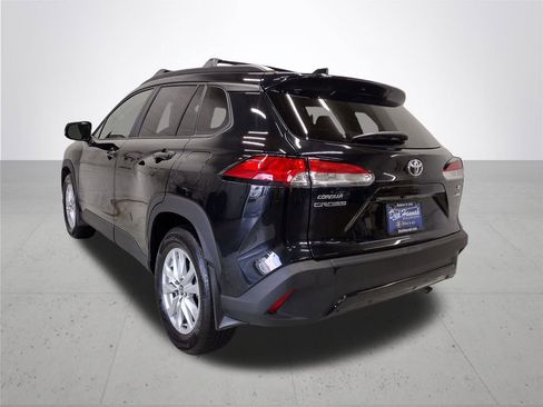 Used 2023 Toyota Corolla Cross LE image 11