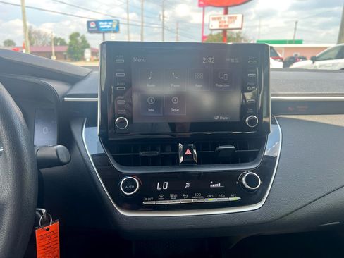 Used 2020 Toyota Corolla LE image 16