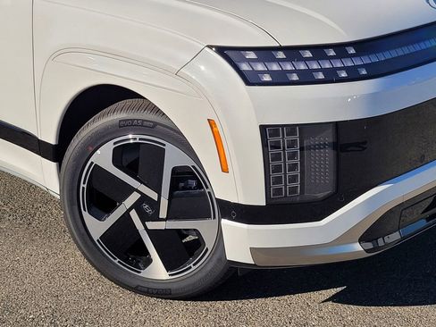 New 2026 Hyundai Ioniq 9 Calligraphy image 5