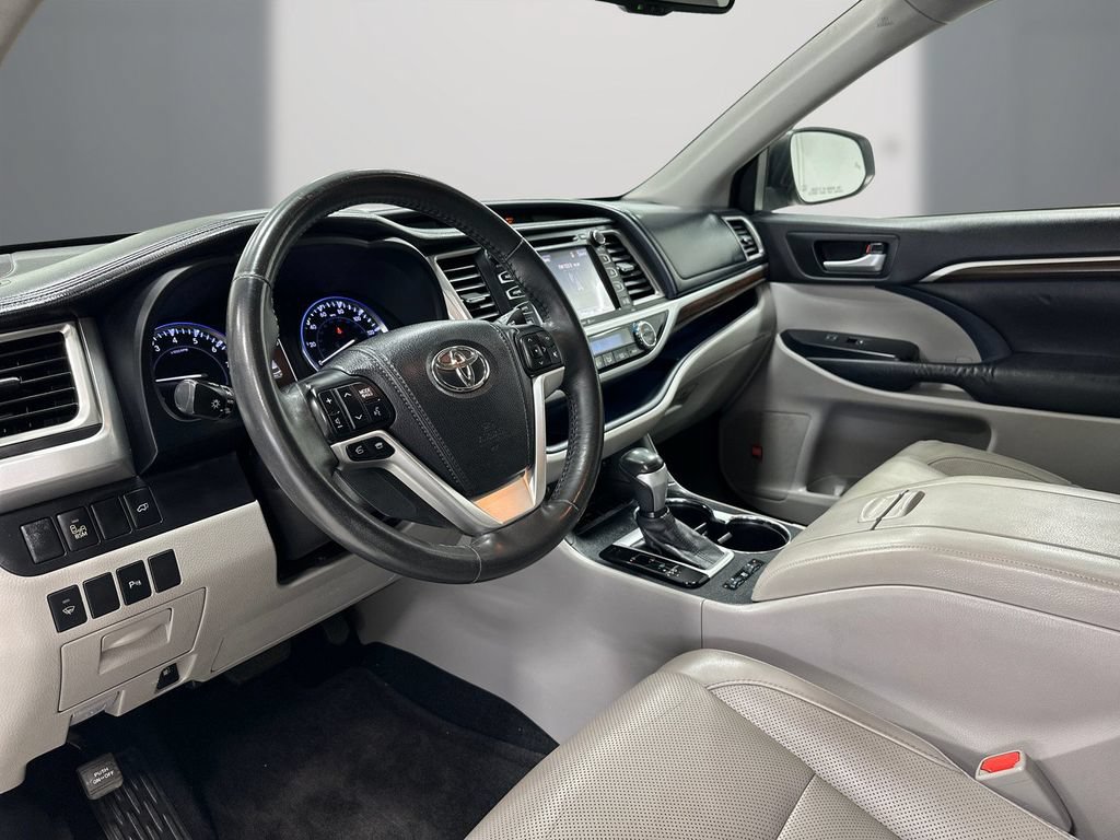 Used 2015 Toyota Highlander Limited FWD image 13