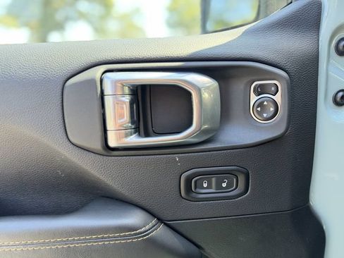 Used 2024 Jeep Wrangler Unlimited Sahara w/ Technology Group AWD/4WD image 14