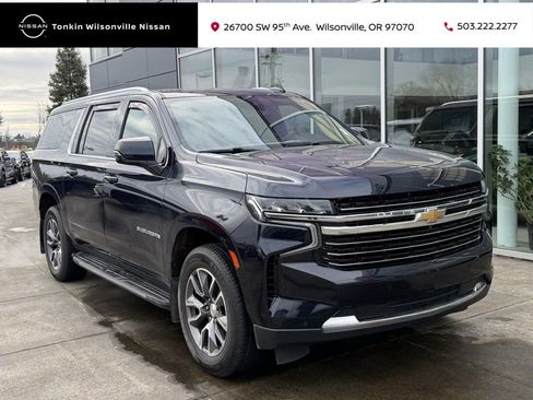 Used 2022 Chevrolet Suburban LT w/ LT Signature Package image 1