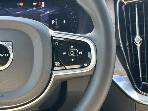 New 2026 Volvo XC90 B6 Plus w/ Protection Package Premier AWD/4WD image 9