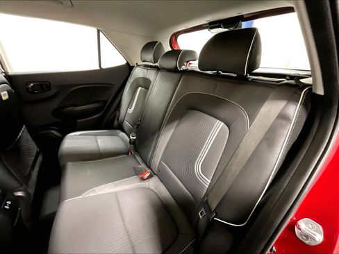 Used 2024 Hyundai Venue Limited image 16