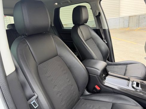 Used 2019 Land Rover Discovery Sport SE image 24