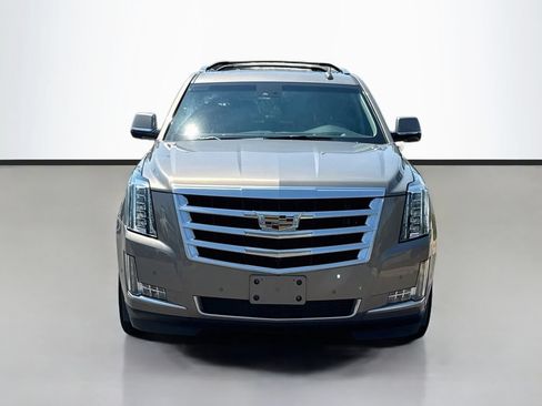 Used 2017 Cadillac Escalade Luxury AWD/4WD image 2