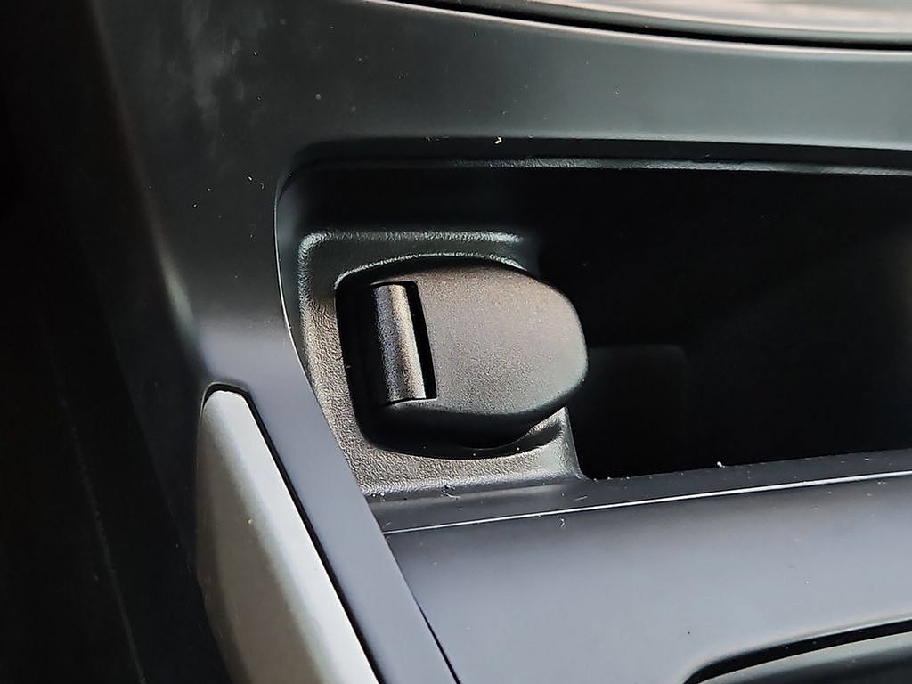 Used 2019 Nissan Sentra SV w/ Special Edition Package FWD image 24