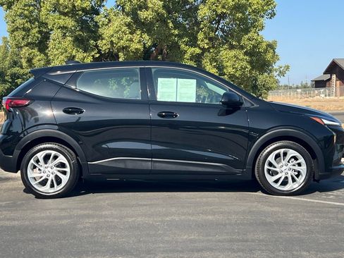 Used 2027 Chevrolet Bolt LT w/ Comfort Package FWD image 3