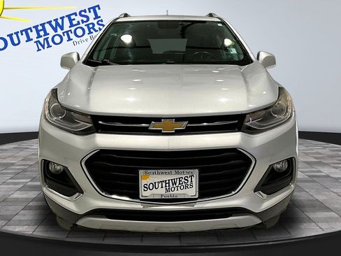 Used 2017 Chevrolet Trax Premier FWD image 2