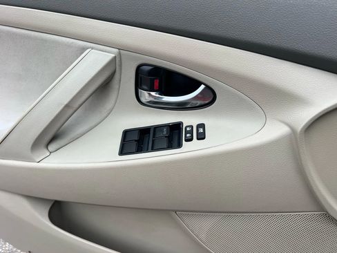 Used 2009 Toyota Camry LE image 14