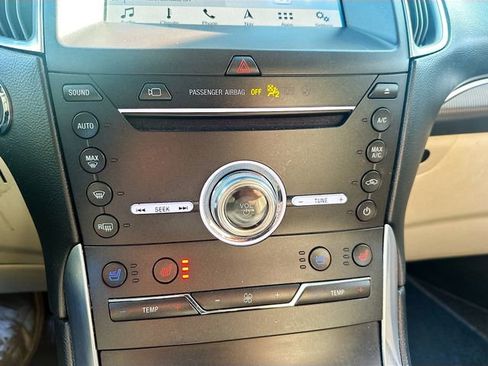 Used 2019 Ford Edge Titanium w/ Equipment Group 301A image 17