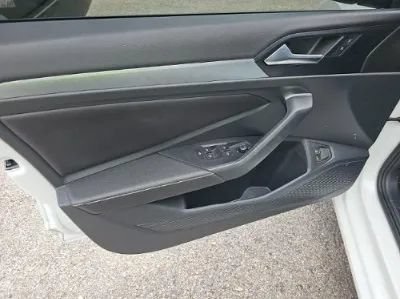 Used 2024 Volkswagen Jetta SE w/ Panoramic Sunroof Package FWD image 14