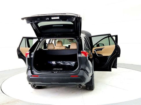 Used 2023 Toyota RAV4 XLE Premium image 11