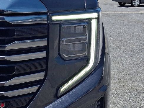Used 2023 GMC Sierra 1500 AT4 w/ Technology Package AWD/4WD image 9