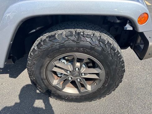 Used 2016 Jeep Wrangler Unlimited Sahara image 10